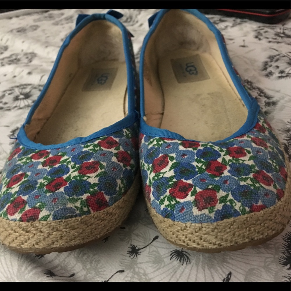 Ugg Floral Flats Girls 4 flowers EUC